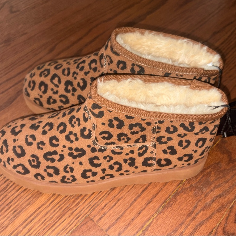 Time and Tru Women's Genuine Leather Bootie Size 6 NWT Brown